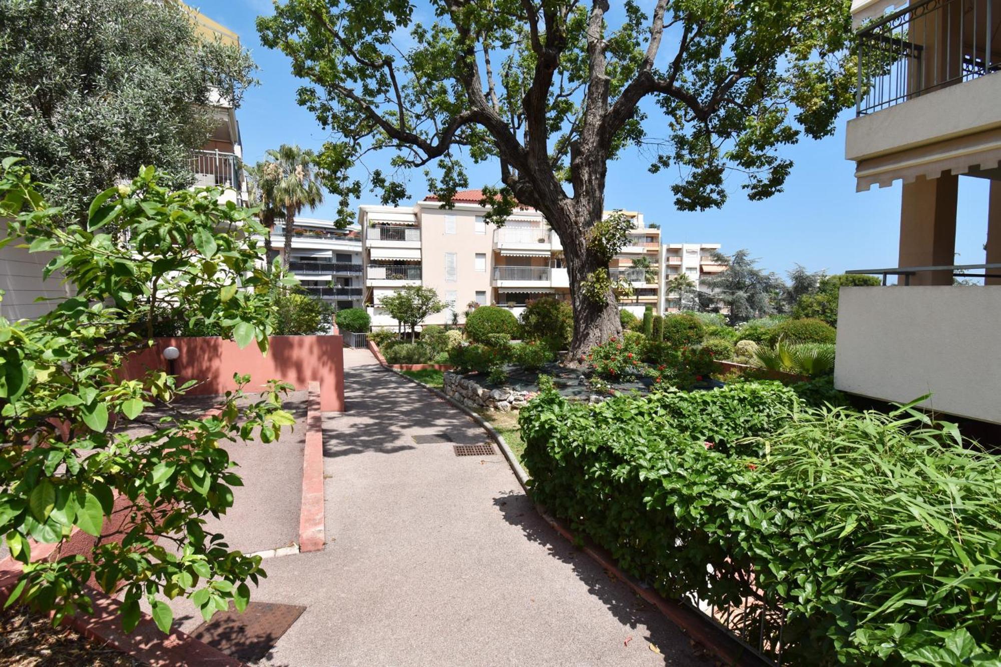 Le Cap Soleil -Standing - Piscine Collective Et Parking Prive Apartment Roquebrune-Cap-Martin Bagian luar foto
